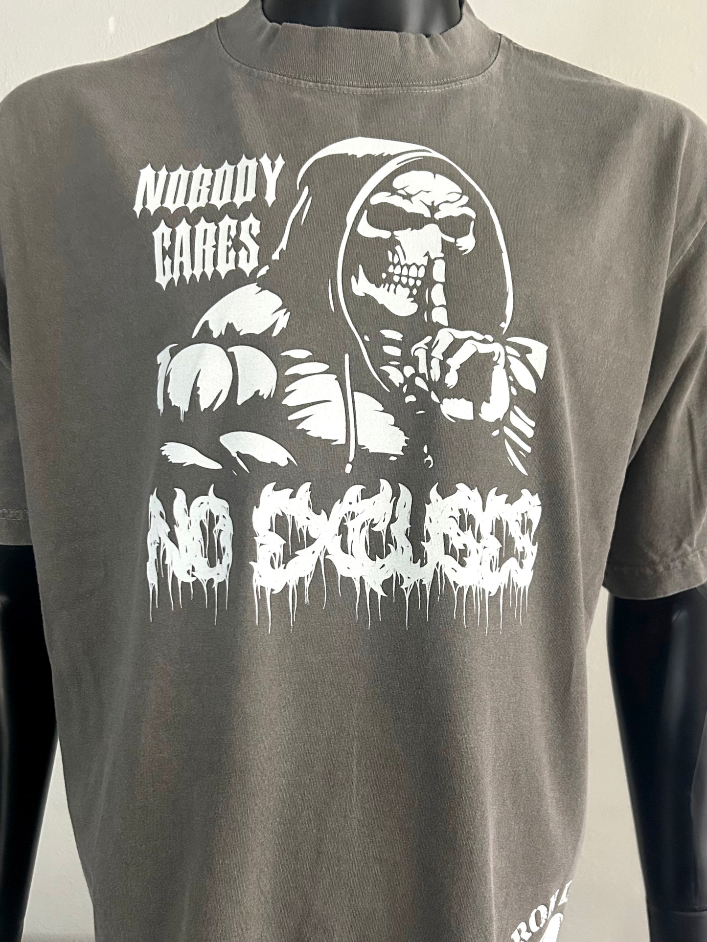 2. NO EXCUSES - NOBODY CARES SKULL/HOODIE FITMINDS PUMP COVER